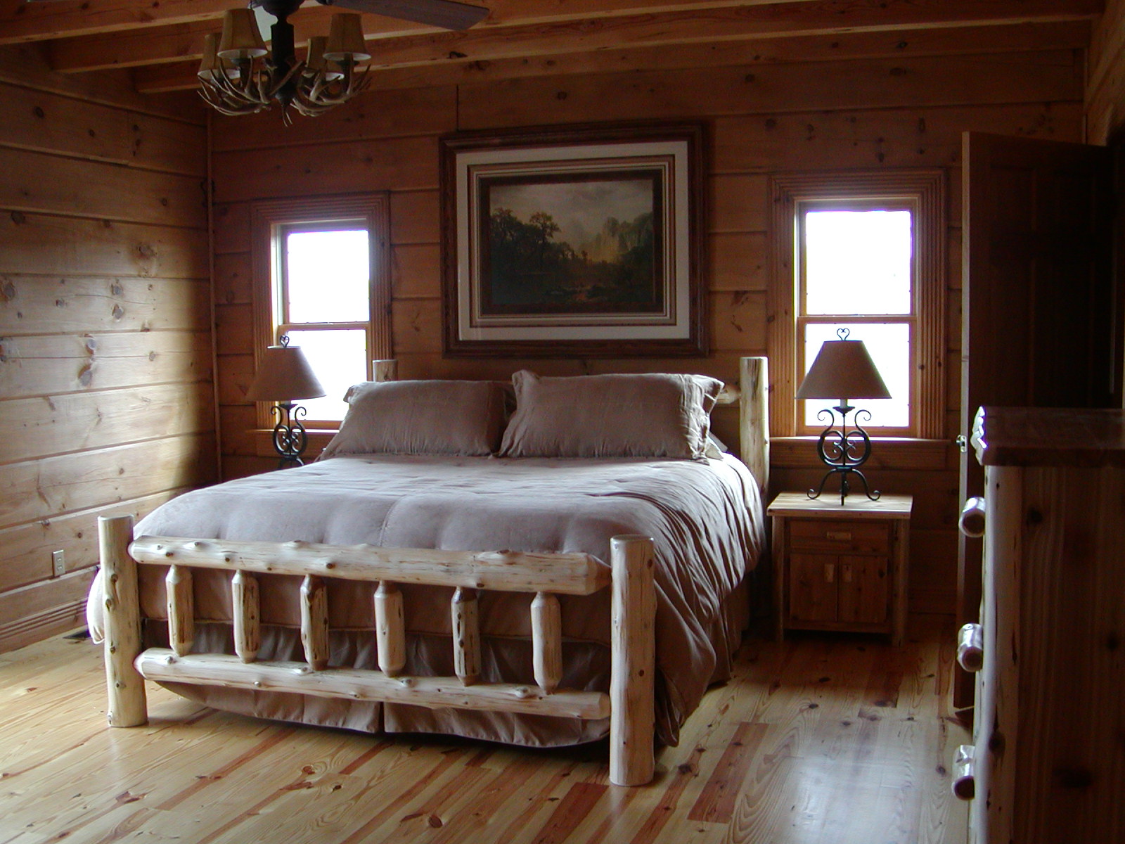 Master Bedroom With Kingsize Log Bed